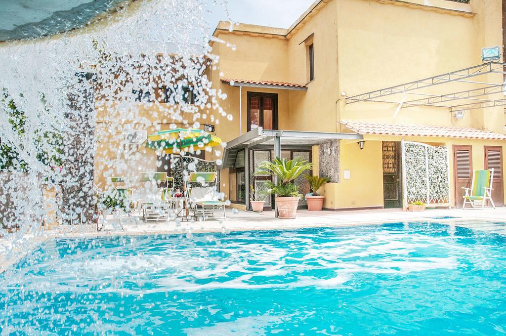 Hotel Annabelle Isquia Exterior foto