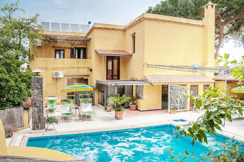 Hotel Annabelle Isquia Exterior foto
