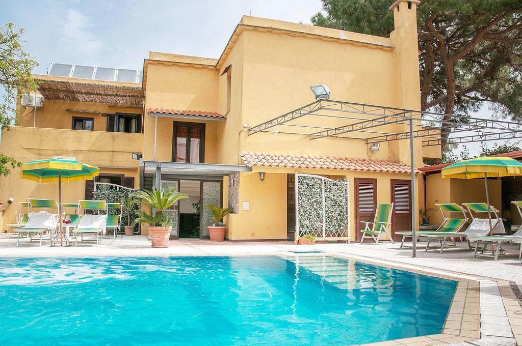 Hotel Annabelle Isquia Exterior foto