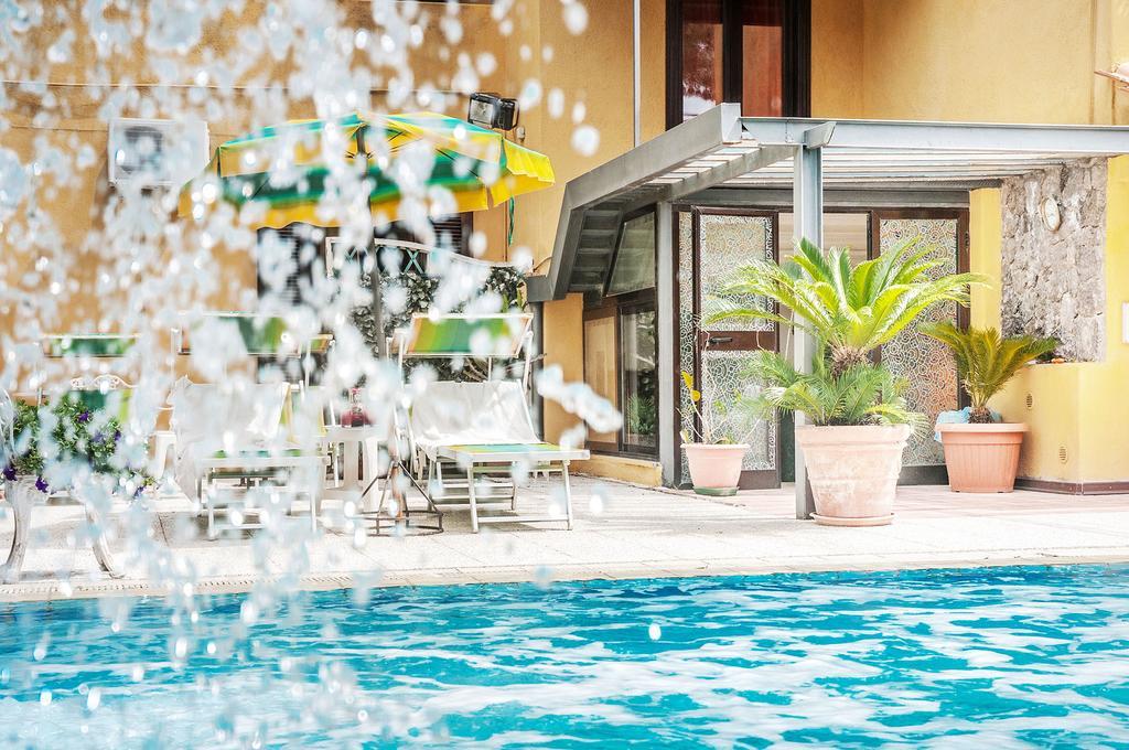 Hotel Annabelle Isquia Exterior foto