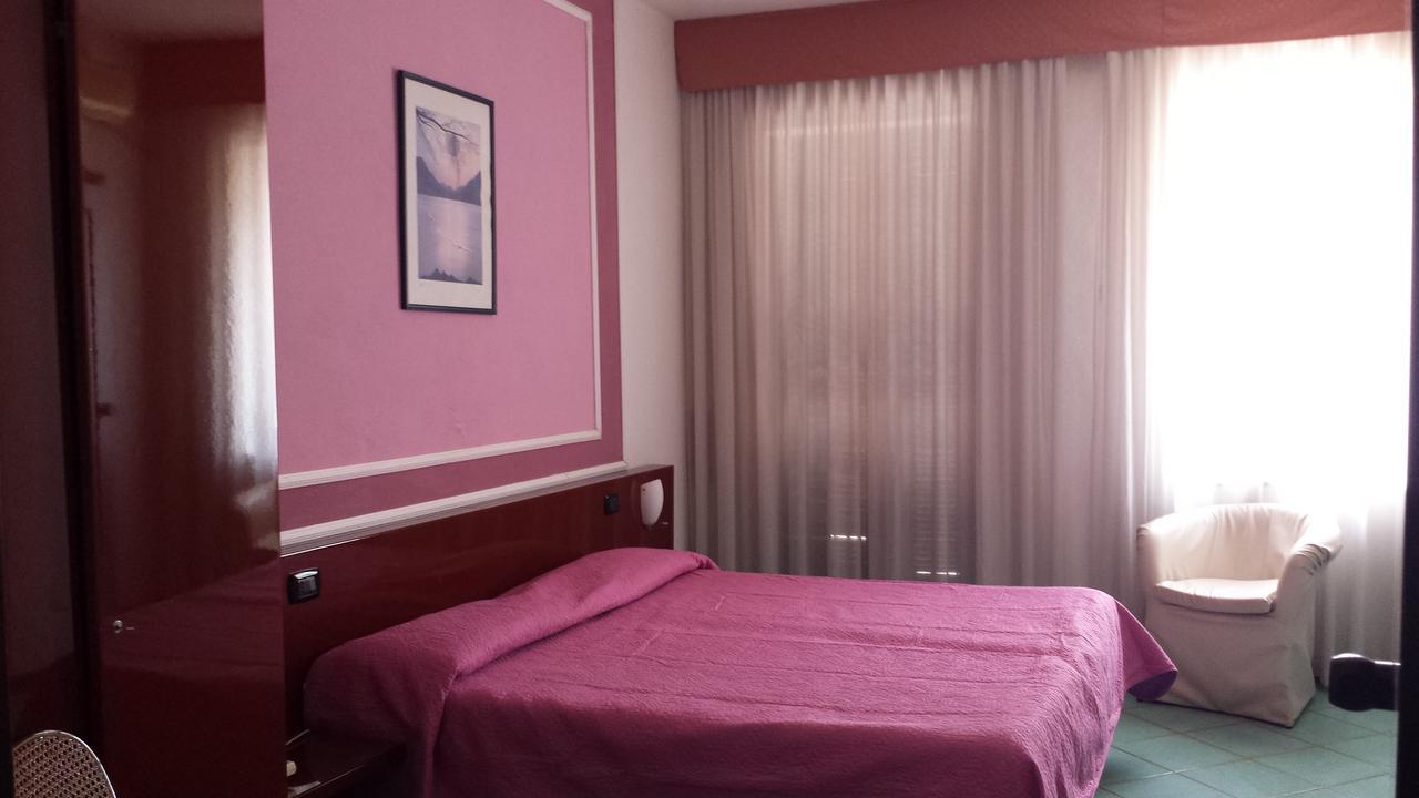 Hotel Annabelle Isquia Exterior foto