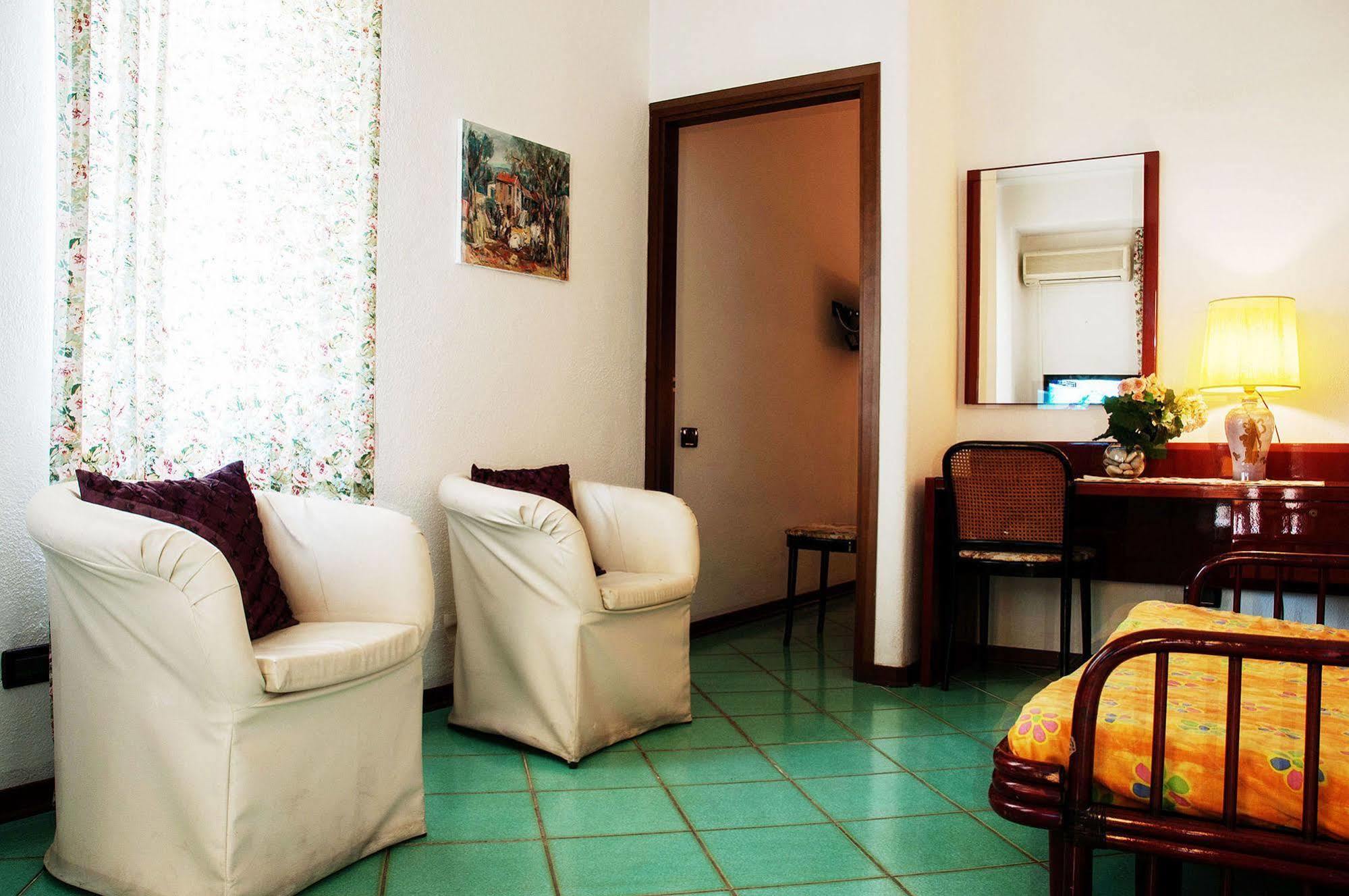 Hotel Annabelle Isquia Exterior foto